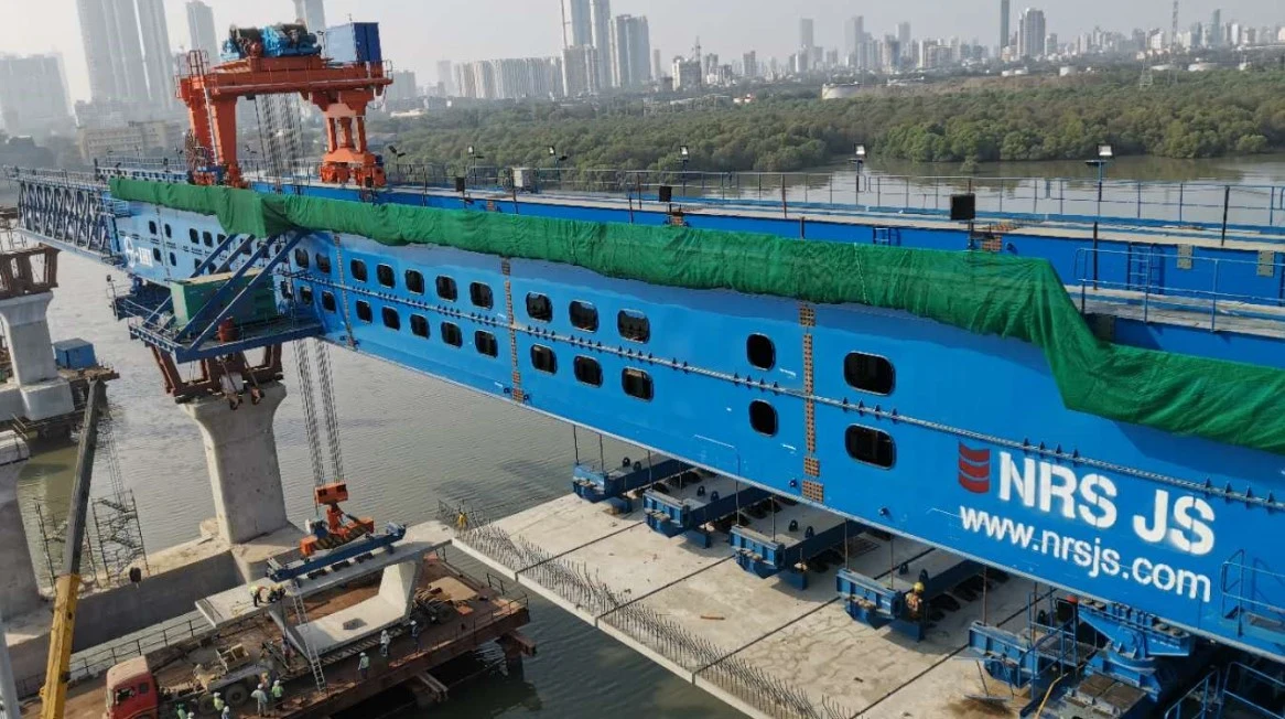 launching gantry